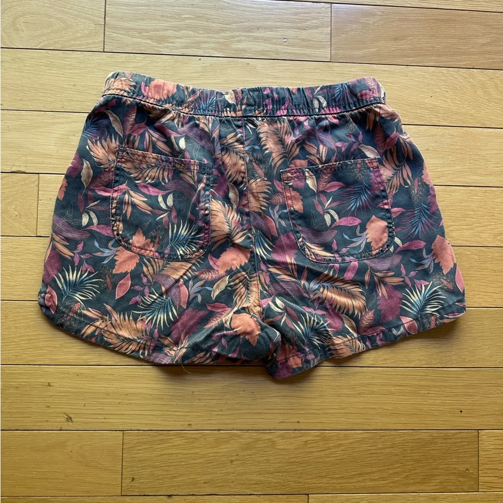Nicole Miller New York Tropical Print Drawstring Shorts - Black & Coral